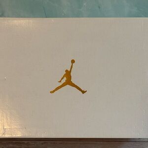 Nike Air Jordan 1 Mid Women’s Sneakers White / Sea Coral / Atmosphere – Size 8